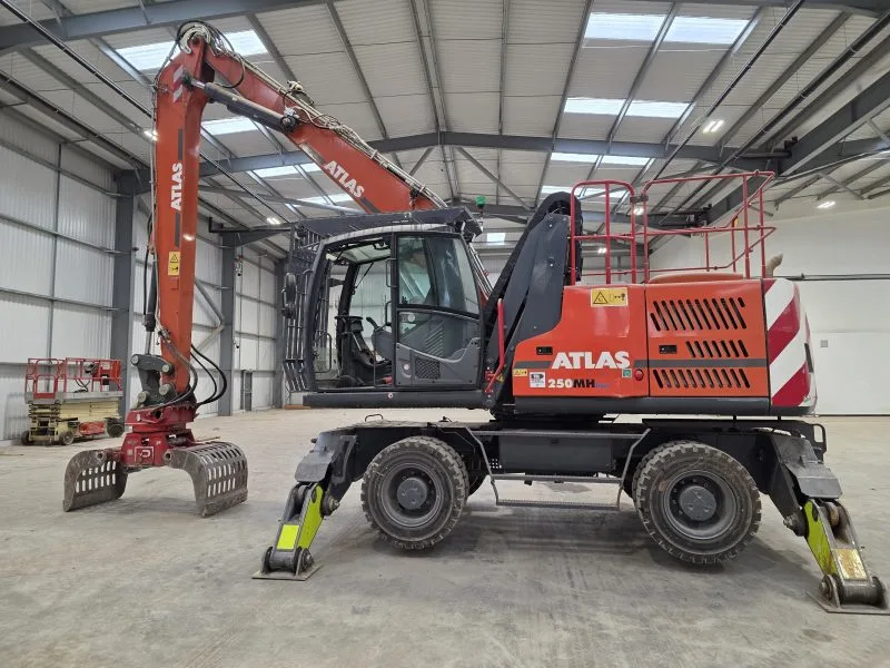 Atlas 250 MH Material Handler Atlas 250 MH Material Handler - wheeled material handler plant, heavy recycling yard machine, waste sorting station excavator