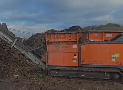 Arjes VZ 850 DK twin shaft shredder processing wood and bulky waste materials - primary scrap yard crusher, track mounted solid waste