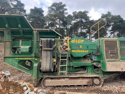 McCloskey J40 V2 jaw crusher crushing concrete and demolition waste - mobile stone crushing plant, tracked aggregate crushing machinery