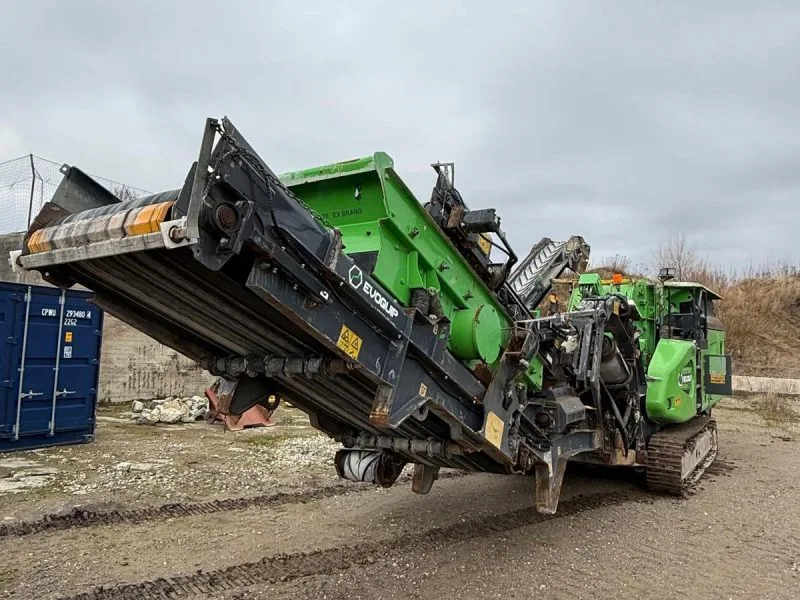 EvoQuip Cobra 230R compact impact crusher for concrete and recycling applications EvoQuip Cobra 230R compact impact crusher for concrete and recycling applications - mobile secondary rock crusher, tracked aggregate milling system