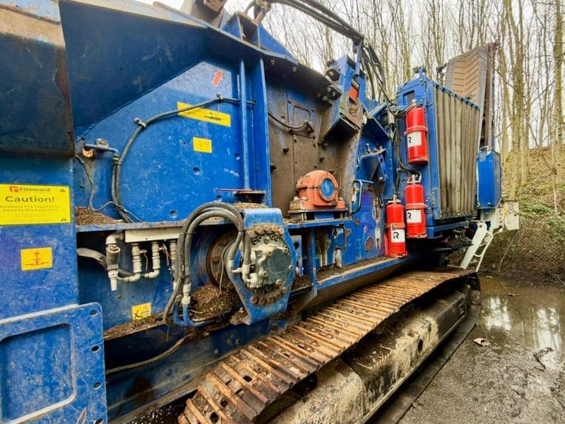 peterson-2710d-grinder-side-view-tracks
